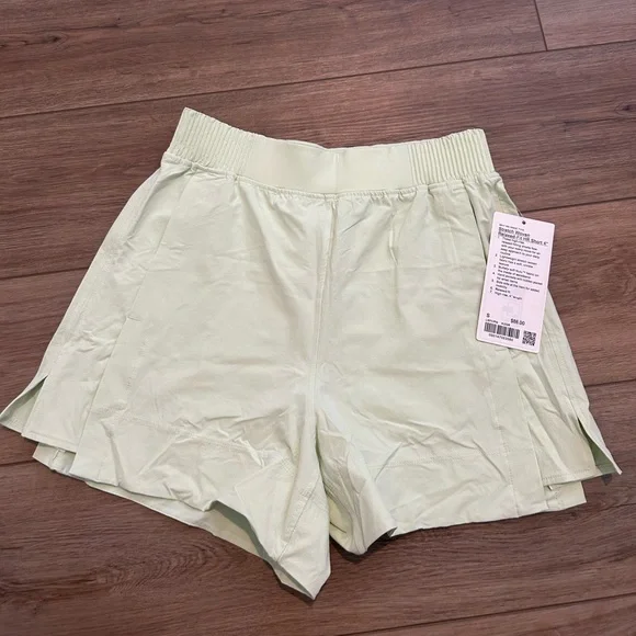 NWT Stretch Woven Relaxed-Fit HR Short, Size S - Picture 4 of 7